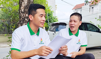 Giờ học hội thoại ngoài trời.